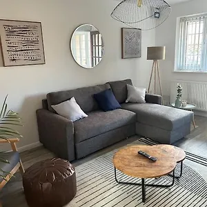 Cosy 3 Bed House Walking Distance To Principality Stadium Bay And Centre With Parking Apartment